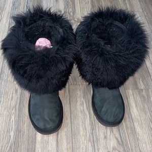 W SHORT SHEEPSKIN CUFF BOOT.